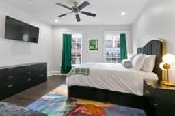 The Melody Hotel Funk Room Luxury Suite, Real NOLA