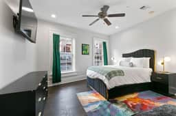 The Melody Hotel Funk Room Luxury Suite, Real NOLA