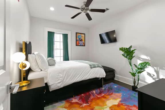 The Melody Hotel Funk Room Luxury Suite, Real NOLA
