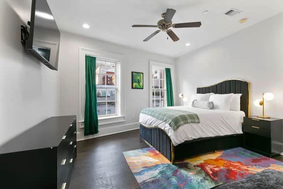 The Melody Hotel Funk Room Luxury Suite, Real NOLA
