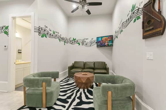 Luxury CBD Suite in Prime New Orleans Location