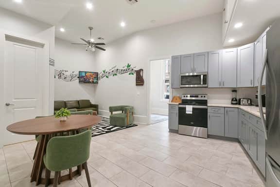 Luxury CBD Suite in Prime New Orleans Location